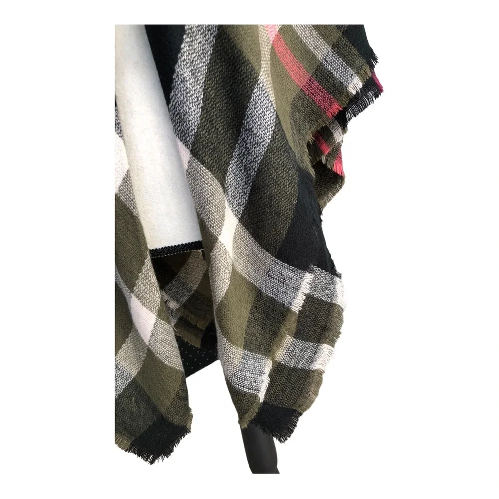 MODENA Women’s Shawl One Size Fits All Multi Color Plaid‎ Fringed Loose Knit.